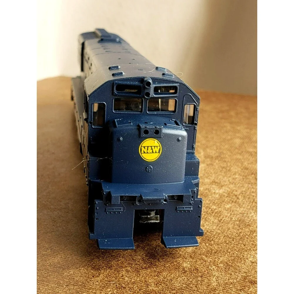 Vintage ATHEARN HO Scale GE U28B Diesel LOCOMOTIVE Norfolk & Western #1903 Blue